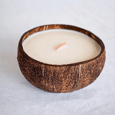 SCENTED COCONUT CANDLE